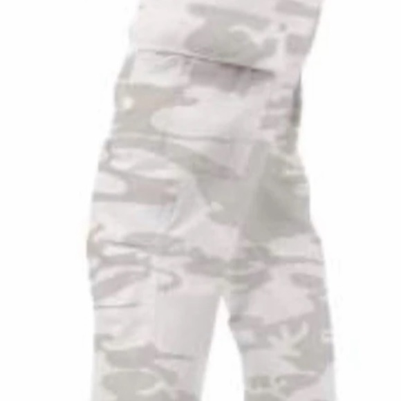 Beautiful white Camo Cargo pants size 3X - Picture 4 of 4